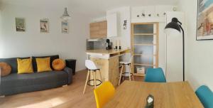 a living room with a couch and a table at Gourette studio près des pistes, Résidence Val Soleil, 256 Gourette Nord, rue de Tortes in Gourette