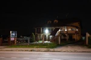 a house with a light on the side of it at night at Motel Imperija in Ub