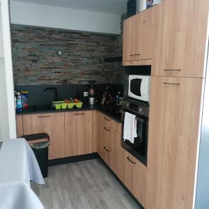 Zdjęcie z galerii obiektu Appartement en résidence bord de mer w mieście Kerhermain