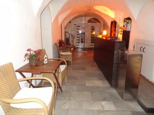 A seating area at Steinhauswirt