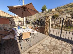 A balcony or terrace at Casa Rural La Torreta en El Rincón de Ademuz