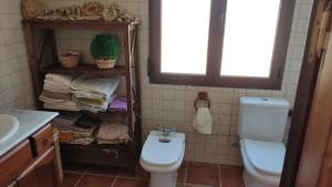 A bathroom at Casa Rural La Torreta en El Rincón de Ademuz