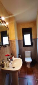 A bathroom at Casa Rural La Torreta en El Rincón de Ademuz