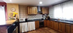 A kitchen or kitchenette at Casa Rural La Torreta en El Rincón de Ademuz