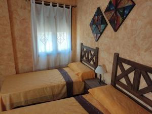 A bed or beds in a room at Casa Rural La Torreta en El Rincón de Ademuz