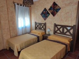 A bed or beds in a room at Casa Rural La Torreta en El Rincón de Ademuz