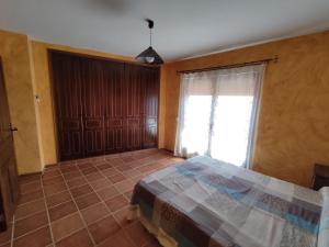 A bed or beds in a room at Casa Rural La Torreta en El Rincón de Ademuz