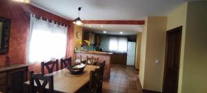 A kitchen or kitchenette at Casa Rural La Torreta en El Rincón de Ademuz