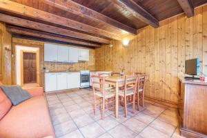 Kuchyňa alebo kuchynka v ubytovaní Incanto Walser Apartments Ronco