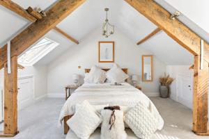 a bedroom with a large bed with pillows at 1 Quayside in Appledore