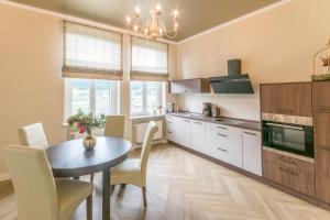 Η κουζίνα ή μικρή κουζίνα στο Ferienappartements-Milina