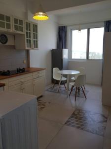 Köök või kööginurk majutusasutuses Seaview Modern Studio