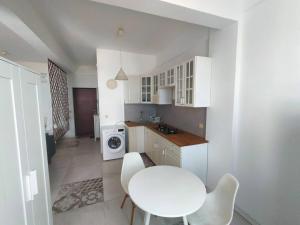 Köök või kööginurk majutusasutuses Seaview Modern Studio