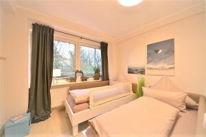 a living room with a couch and a window at Ferienwohnung Auszeit in Wangerooge