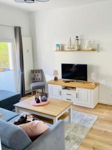 Et tv og/eller underholdning på Dünenhaus Ferienwohnung De Düün Dree