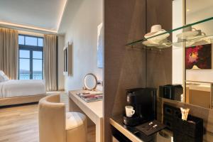 Posteľ alebo postele v izbe v ubytovaní Grand Hotel Kalamata