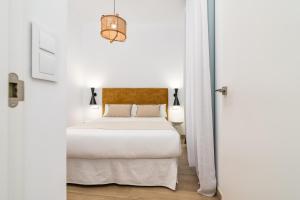 Posteľ alebo postele v izbe v ubytovaní iloftmalaga Santa María
