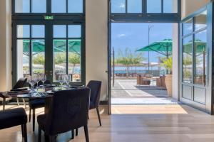 Reštaurácia alebo iné gastronomické zariadenie v ubytovaní Grand Hotel Kalamata
