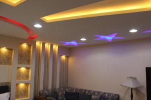 a living room with purple stars on the ceiling at شقق ليالي الشرق للوحدات 2 in Al Mubarraz