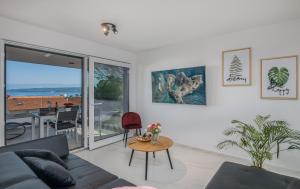 Część wypoczynkowa w obiekcie Modern Apartments Elle Malinska