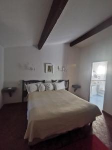 Hôtel Saint Andre客房内的一张或多张床位