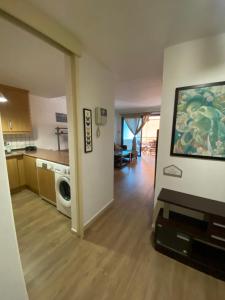 a kitchen and a living room with a washing machine at Vivienda Vacacional Krises in Puerto de Santiago