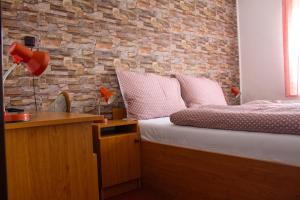 Uma cama ou camas num quarto em Hotel Alf
