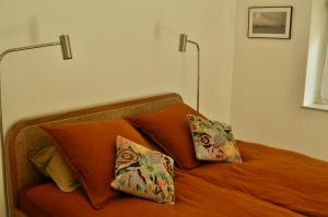 a bed with two pillows on top of it at Le Jardin de Fresnes in Fresnes-en-Woëvre +24 photos