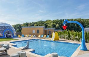 Πισίνα στο ή κοντά στο Stunning Home In Rewal With Wifi