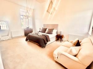 a bedroom with a bed and a couch at Great Glen Townhouse Inverness in Inverness