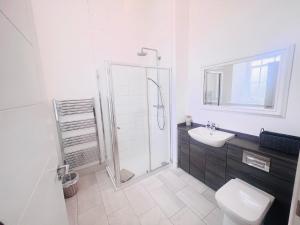 a bathroom with a shower and a toilet and a sink at Great Glen Townhouse Inverness in Inverness