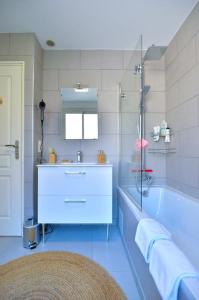 Ένα μπάνιο στο Beau 2P, très équipé, localisation parfaite/AC +39 φωτογραφίες