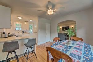 Köök või kööginurk majutusasutuses Charming Cincinnati Home Less Than 10 Mi to Downtown!