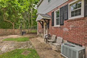 Aed väljaspool majutusasutust Charming Cincinnati Home Less Than 10 Mi to Downtown!
