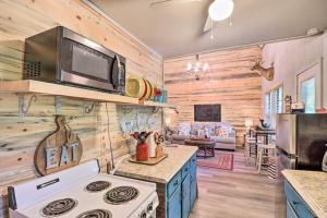 Φωτογραφία από το άλμπουμ του Charming Higden Cabin Near Greers Ferry Lake! σε Higden