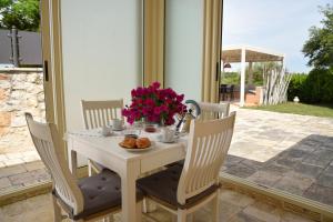 Area soggiorno di Trullo delle Querce Suite Private Pool