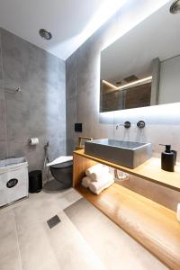 Kúpeľňa v ubytovaní BillMar Luxury Apartment in the center of Gythio
