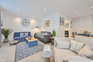 a living room with two couches and a table at No2 Ellington Court Apartment in Torquay
