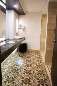 Gallery image of Eurobuilding Hotel & Suites Lecheria in El Morro de Barcelona