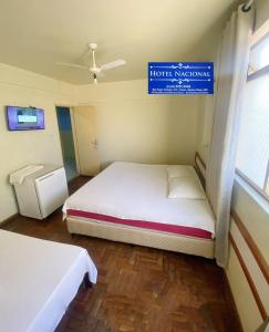 a bedroom with a bed and a sign that reads hotel underground at Hotel Nacional Montes Claros in Montes Claros +1 photo