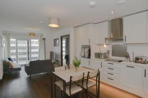 Köök või kööginurk majutusasutuses Amazing Central Southend,2-bedroom flat,10th floor