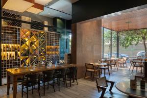 Um restaurante ou outro lugar para comer em Radisson Blu Belo Horizonte Savassi