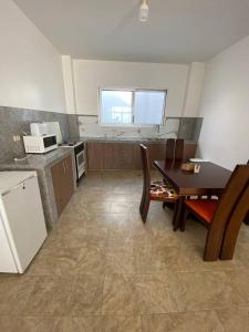 Köök või kööginurk majutusasutuses Samana Hostal, Puerto Engabao