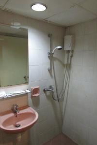 Vonios kambarys apgyvendinimo įstaigoje New Orchid Hotel