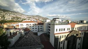 Nespecifikovaný výhled na hory nebo výhled na hory při pohledu z hotelu