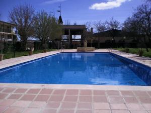 The swimming pool at or close to Hotel Castillo de Montemayor