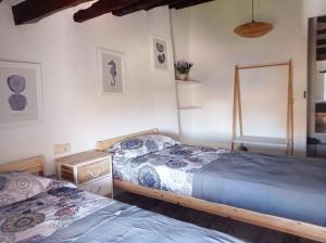 a bedroom with two beds and a mirror at casa costa dorada con piscina in Creixell
