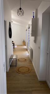 a hallway leading to a living room with a table at Logement proche de l’aéroport CDG et parc des expo in Tremblay-En-France