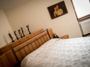 A bed or beds in a room at B&B del Gran Ducato di Alzano Sopra