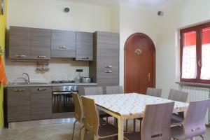 Kuchyň nebo kuchyňský kout v ubytování B&B Vesuvio Smiling